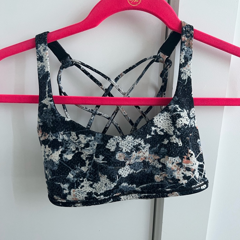 LULULEMON SPORTS BRA - SIZE 4